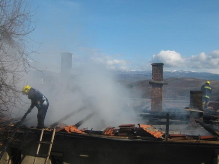 izgorela kuca Nenada Mitrovica-sa lica mesta